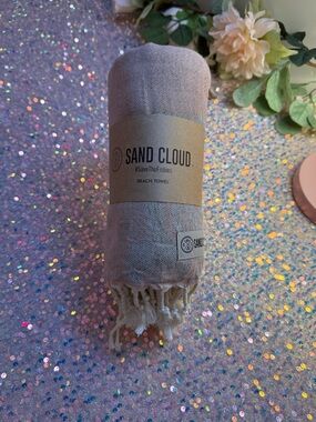 NWT Sand Cloud Beach Towel - ‘Seal’ Pattern with Pink/Yellow/Dark Blue Colors